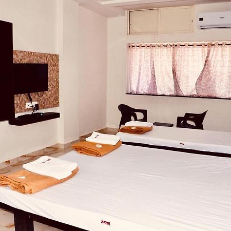 Hotel Mangalam Kurandvad Buitenkant foto