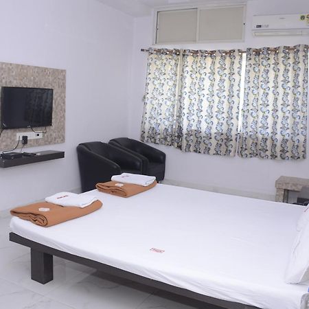 Hotel Mangalam Kurandvad Buitenkant foto