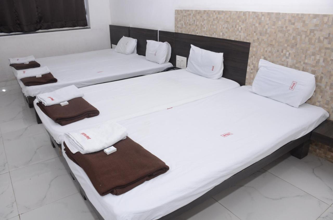 Hotel Mangalam Kurandvad Buitenkant foto