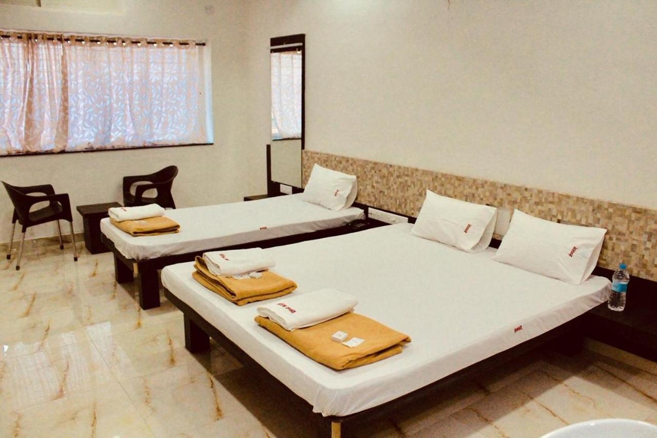 Hotel Mangalam Kurandvad Buitenkant foto