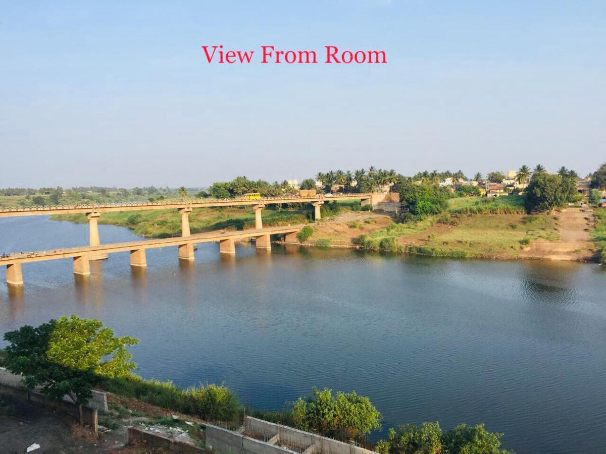 Hotel Mangalam Kurandvad Buitenkant foto