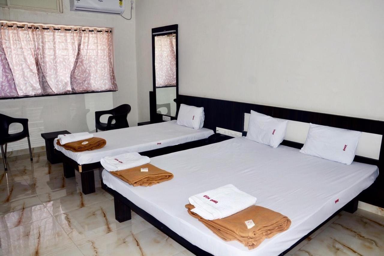 Hotel Mangalam Kurandvad Buitenkant foto