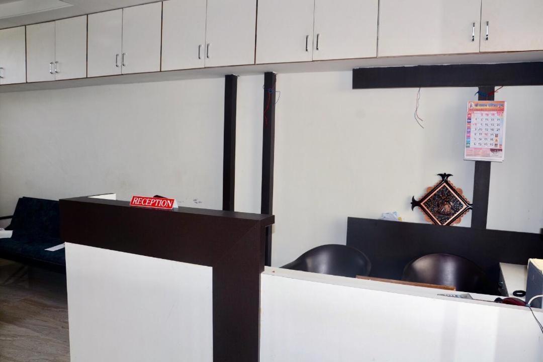 Hotel Mangalam Kurandvad Buitenkant foto