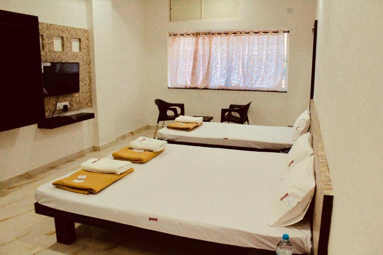 Hotel Mangalam Kurandvad Buitenkant foto