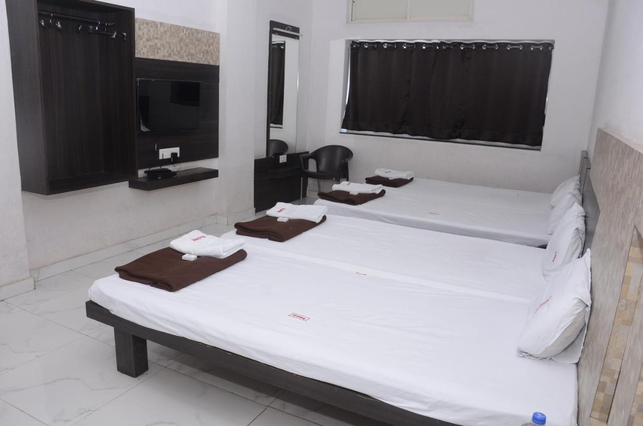 Hotel Mangalam Kurandvad Buitenkant foto