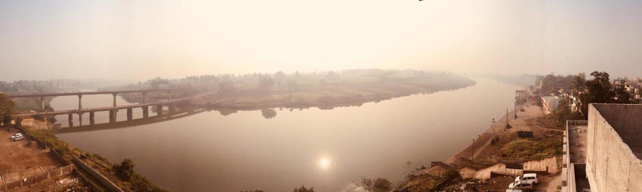Hotel Mangalam Kurandvad Buitenkant foto