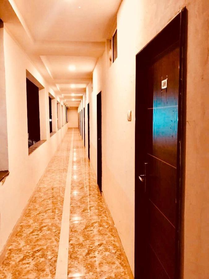 Hotel Mangalam Kurandvad Buitenkant foto