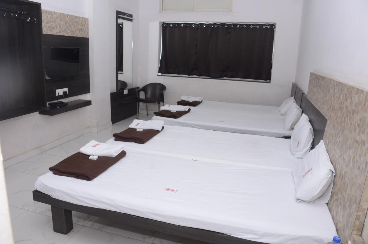 Hotel Mangalam Kurandvad Buitenkant foto